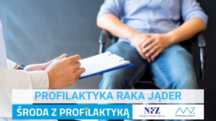 Zdjęcie – przedstawia lekarza przeprowadzającego wywiad z pacjentem,  na pierwszym planie - część męskiej sylwetki w białym fartuchu robiąca notatki , na drugim planie - mężczyzna siedzący na krześle. Napis – Profilaktyka raka jader, Środa z profilaktyką, logo NFZ i Ministerstwa Zdrowia